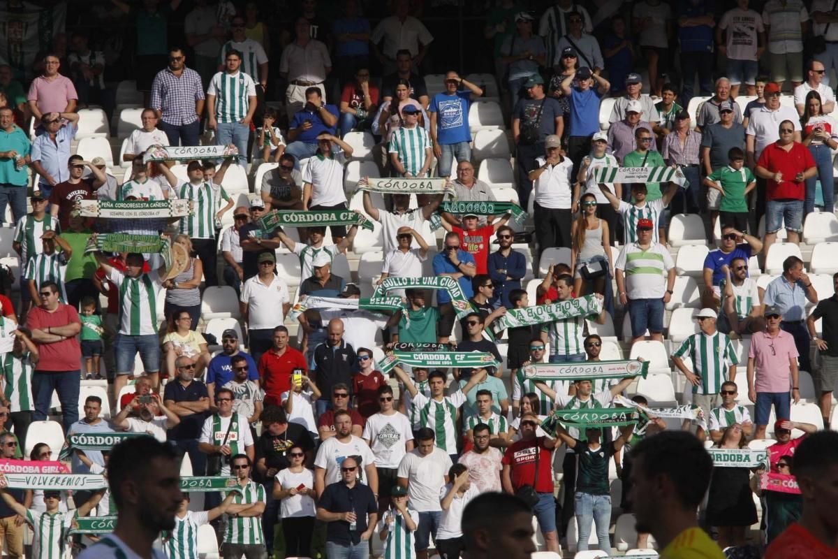 Los aficionados en el Arcángel