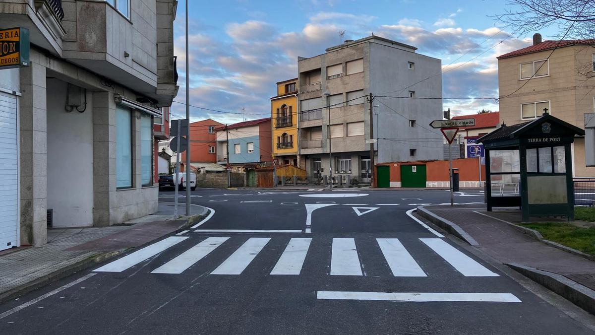 Imagen tomada esta mañana en la polémica rotonda, entre Terra de Porto y Alexandre Bóveda.