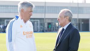 Florentino Pérez habla con Ancelotti