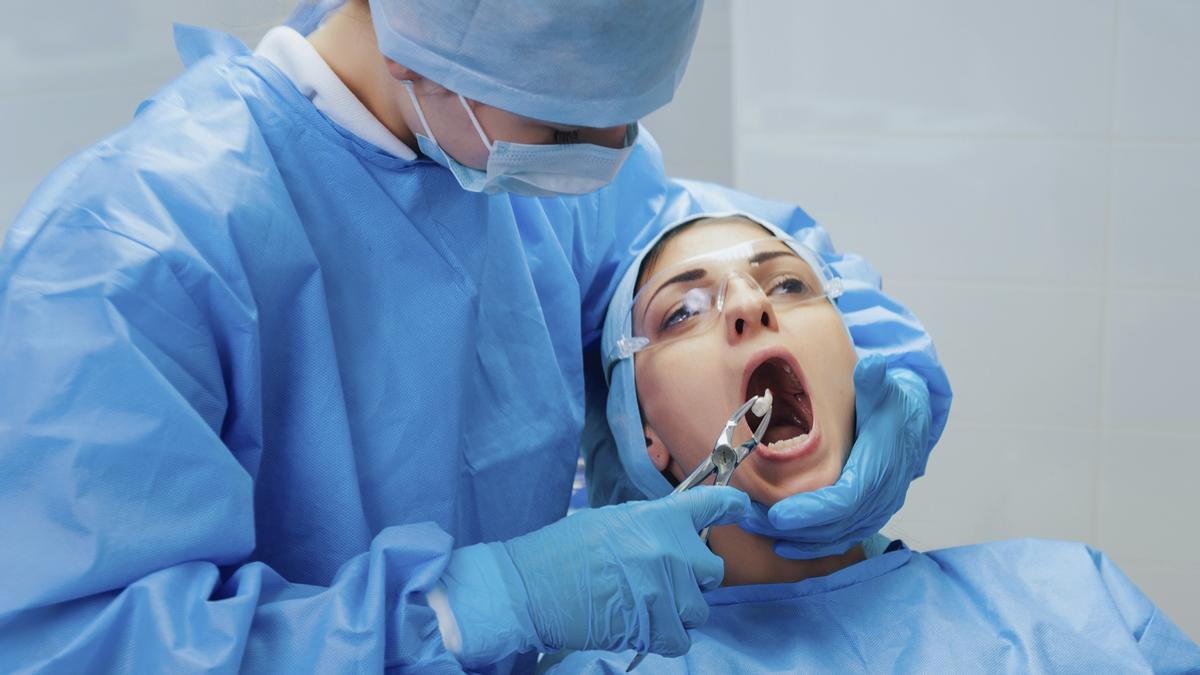 El Mundo Today | «El meu dentista em va treure el queixal del seny, però quan jo vaig intentar treure-li el seu es va posar fet una fera» El Mundo Today | «El meu dentista em va treure el queixal del seny, però quan jo vaig intentar treure-li el seu es va posar fet una fera»