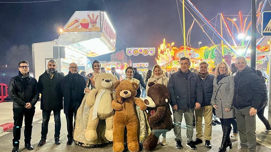 Las falleras inauguran la feria de Alaquàs