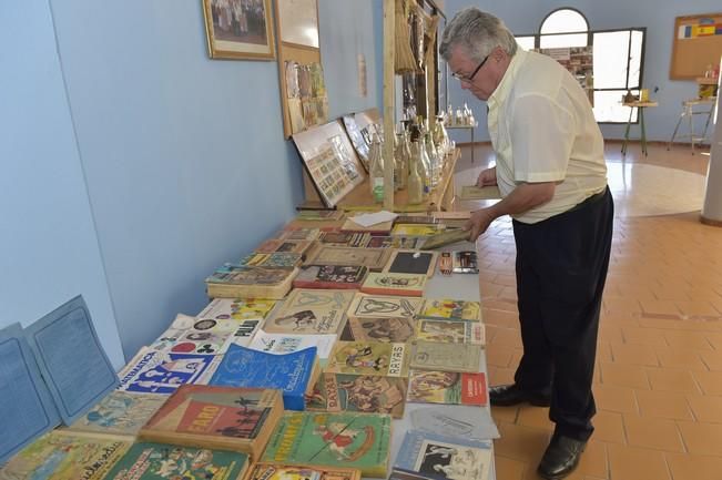 Exposición de libros y objetos antiguos, en El ...