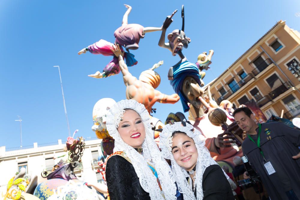 Las belleas, de visita en las Fallas