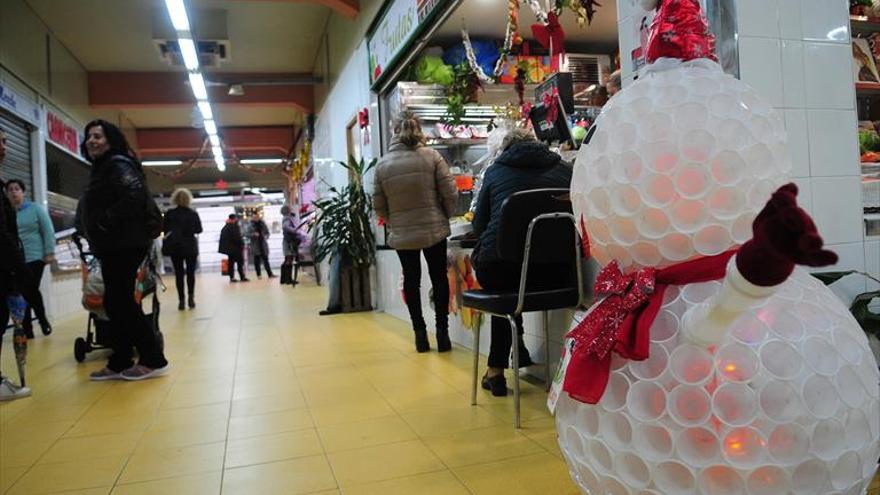 La plaza de abastos aprovecha la Navidad para animar las compras