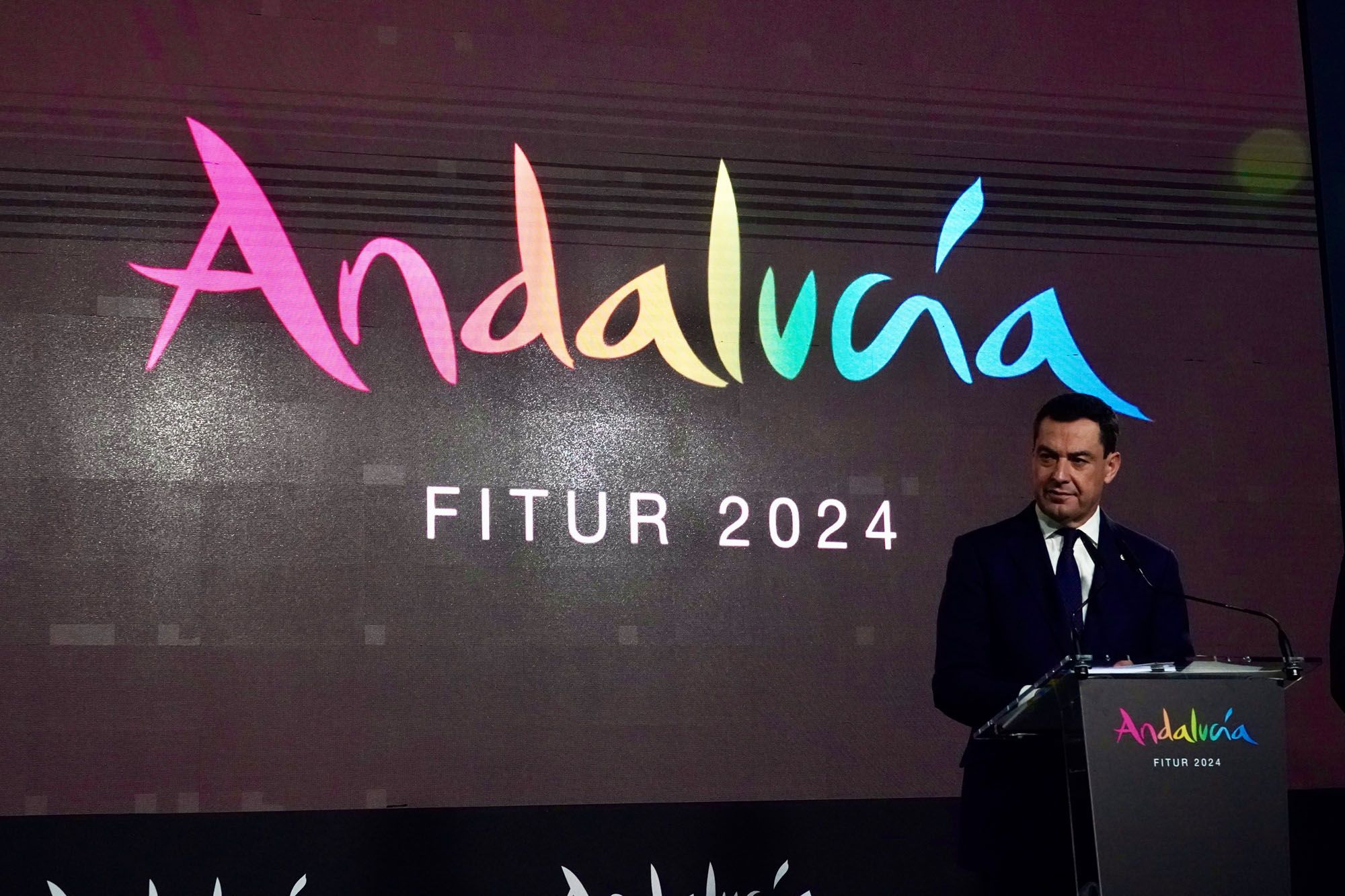 Juanma Moreno, en la jornada inaugural del stand de Andalucía en Fitur 2024.