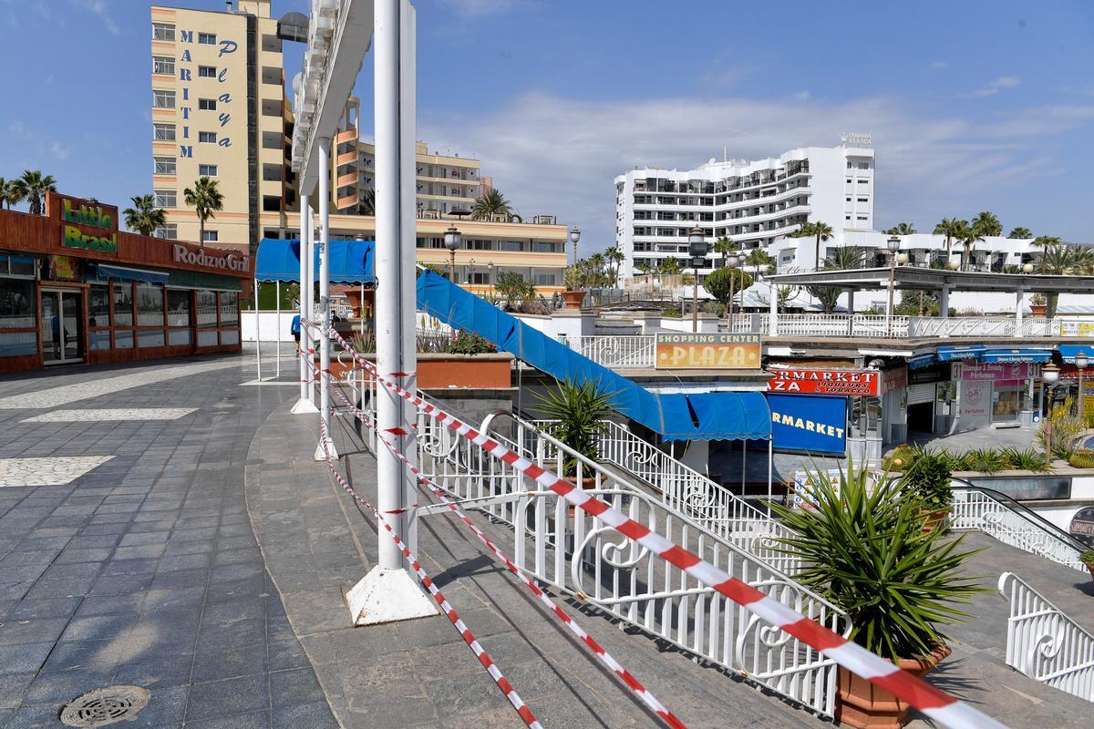 Imagen de archivo del precinto municipal al centro comercial Plaza de Playa del Inglés, que aún permanece cerrado.