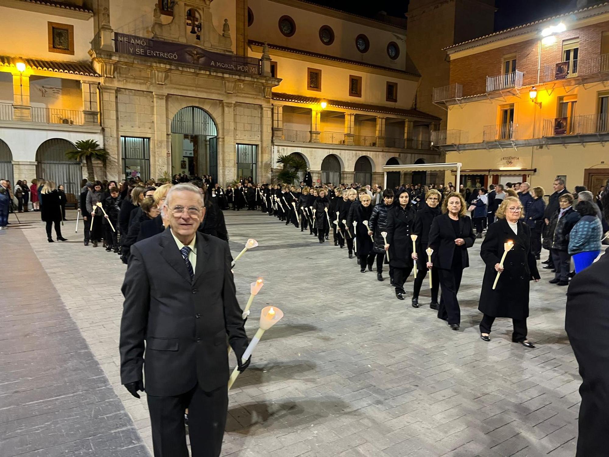 Emotiva y solemne procesión del Santo Entierro en Nules