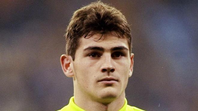 José Luis, padre de Iker Casillas: "En EGB sacó una media de sobresaliente, en Primero de BUP, notable... Luego, llegaron los viajes y, aun así, pudo con el COU. Ahora está matriculado en la carrera de Empresariales, pero no sé si algún día podrá estudiarla"
