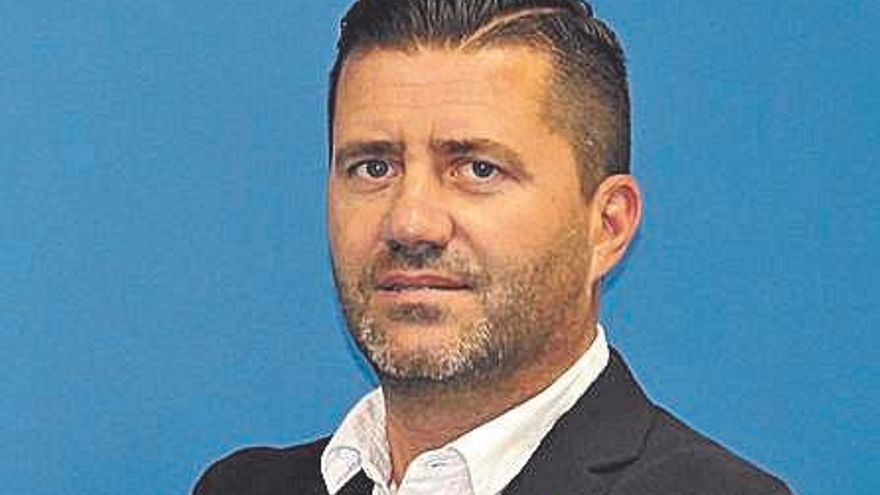 Alfonso García entrega a Reverte la dirección deportiva del Águilas