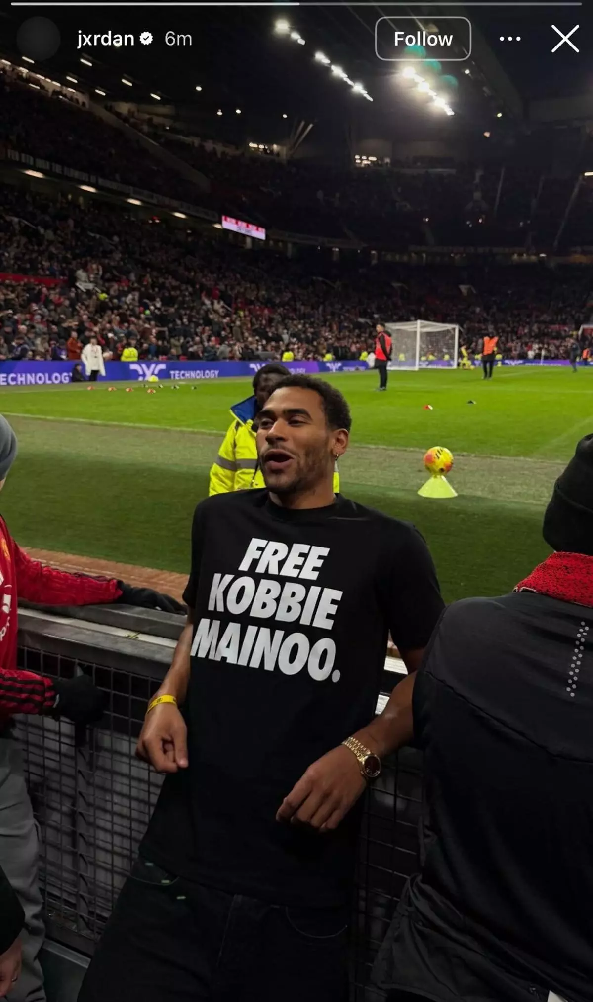'Free Kobbie Mainoo': el hermano del jugador lanza un mensaje claro a Amorim desde las gradas de Old Trafford