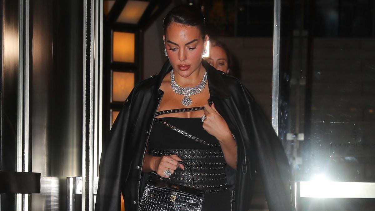 Georgina Rodriguez yendo a la fiesta previa de la MET gala