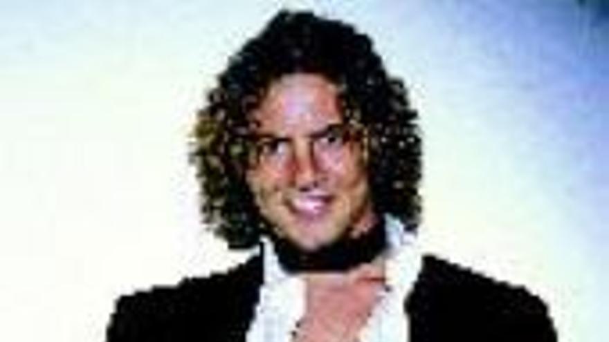 Bisbal ejerce de modelo de ropa