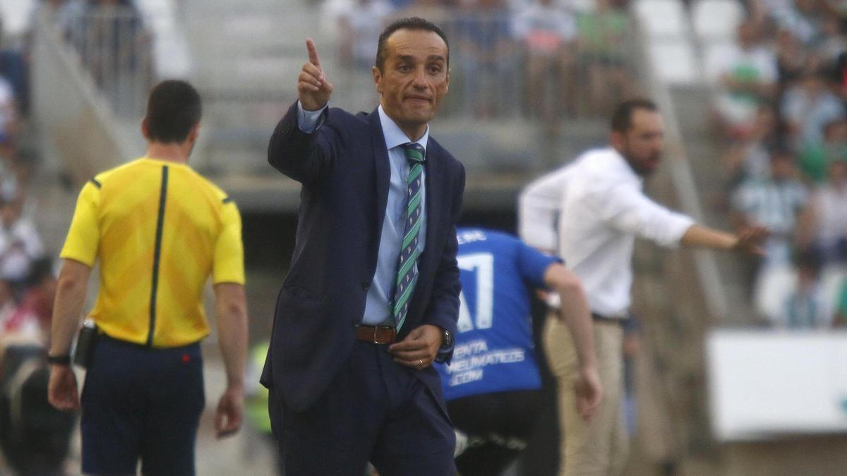 Oltra, el técnico del Córdoba CF en las dos últimas victorias blanquiverdes en primeras jornadas dentro del fútbol profesional.