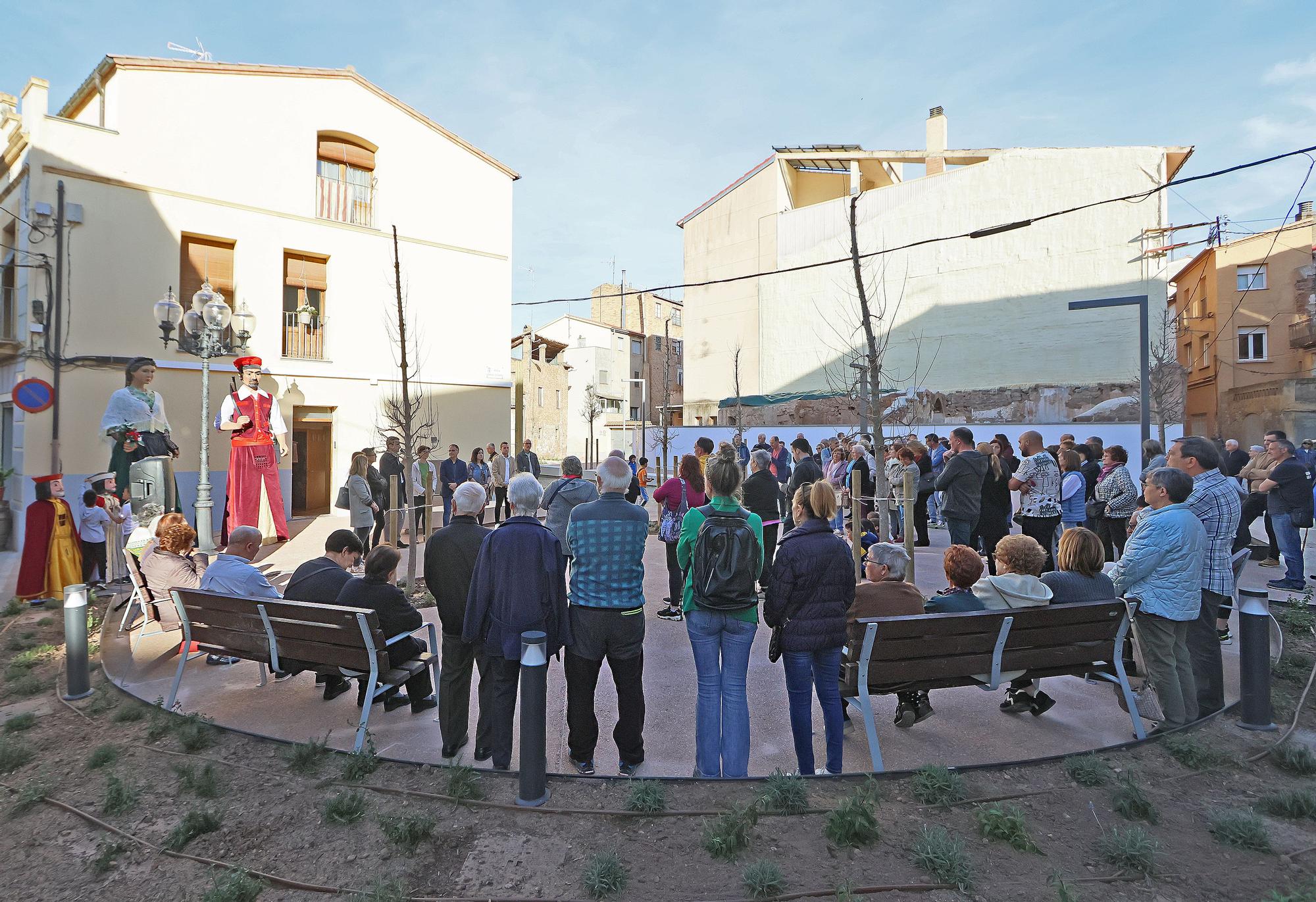 Cardona innagura la renovada plaça de la Coromina