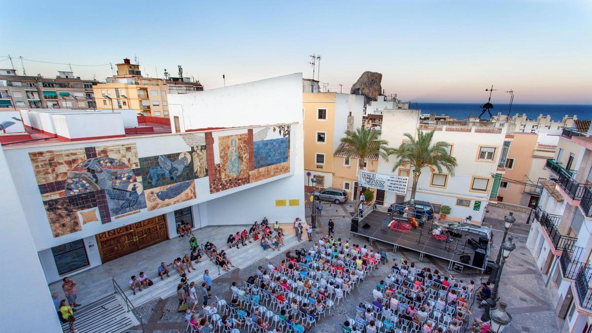 El Plan Acústico Municipal establece que en las zonas ZAS se deberán promover propuestas por parte del Ayuntamiento para reducir el impacto acústico por las actividades de ocio.