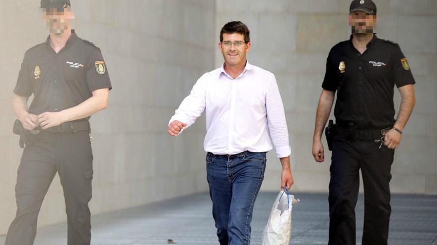 Jorge Rodríguez, a su salida en libertad de la Ciudad de la Justicia. Foto: Germán Caballero