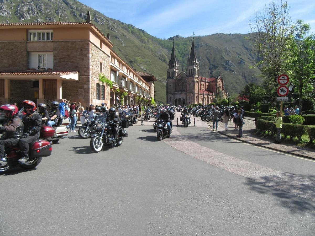 Moteros en Covadonga.
