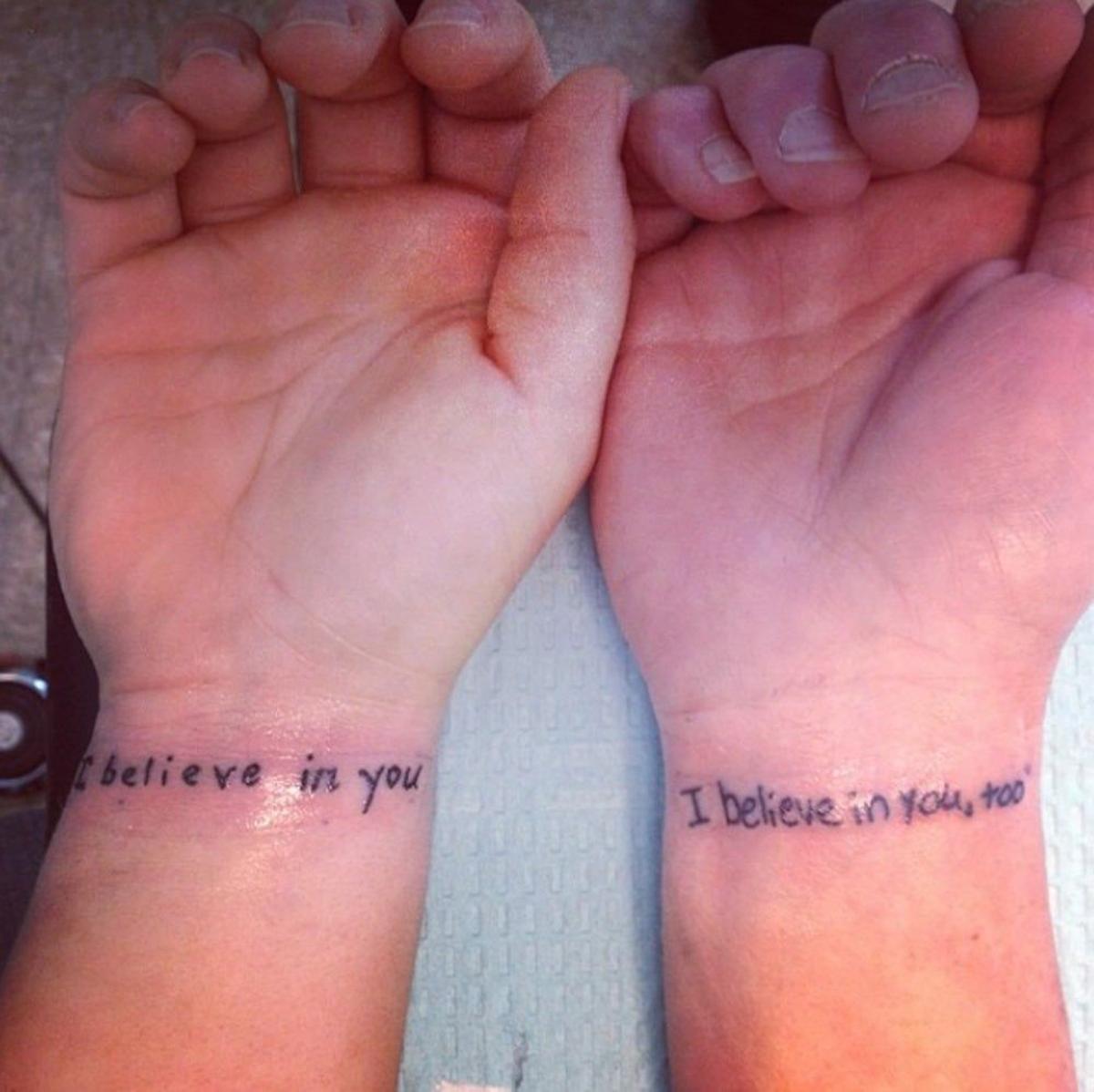 Tatuaje con mamá: frase profunda