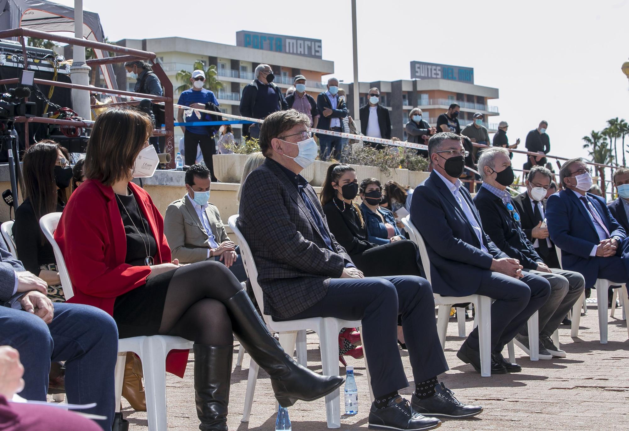 Homenaje a las víctimas de la Guerra Civil en el puerto de Alicante