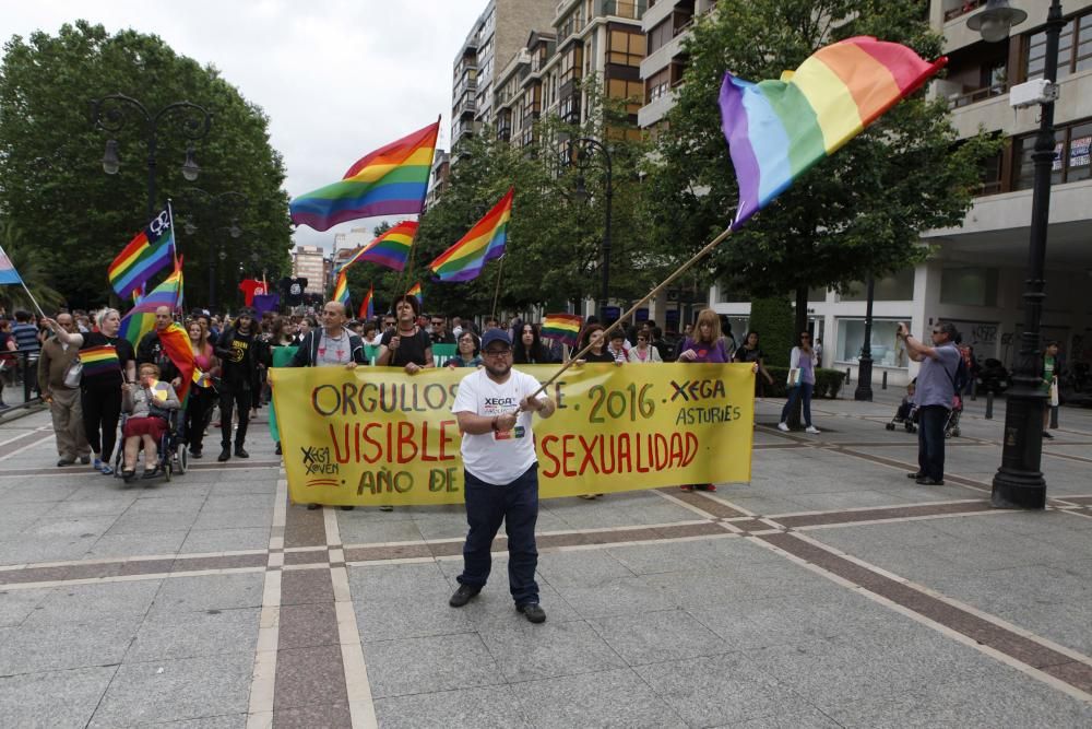 Desfile del orgullo LGTB por las calles gijonesas