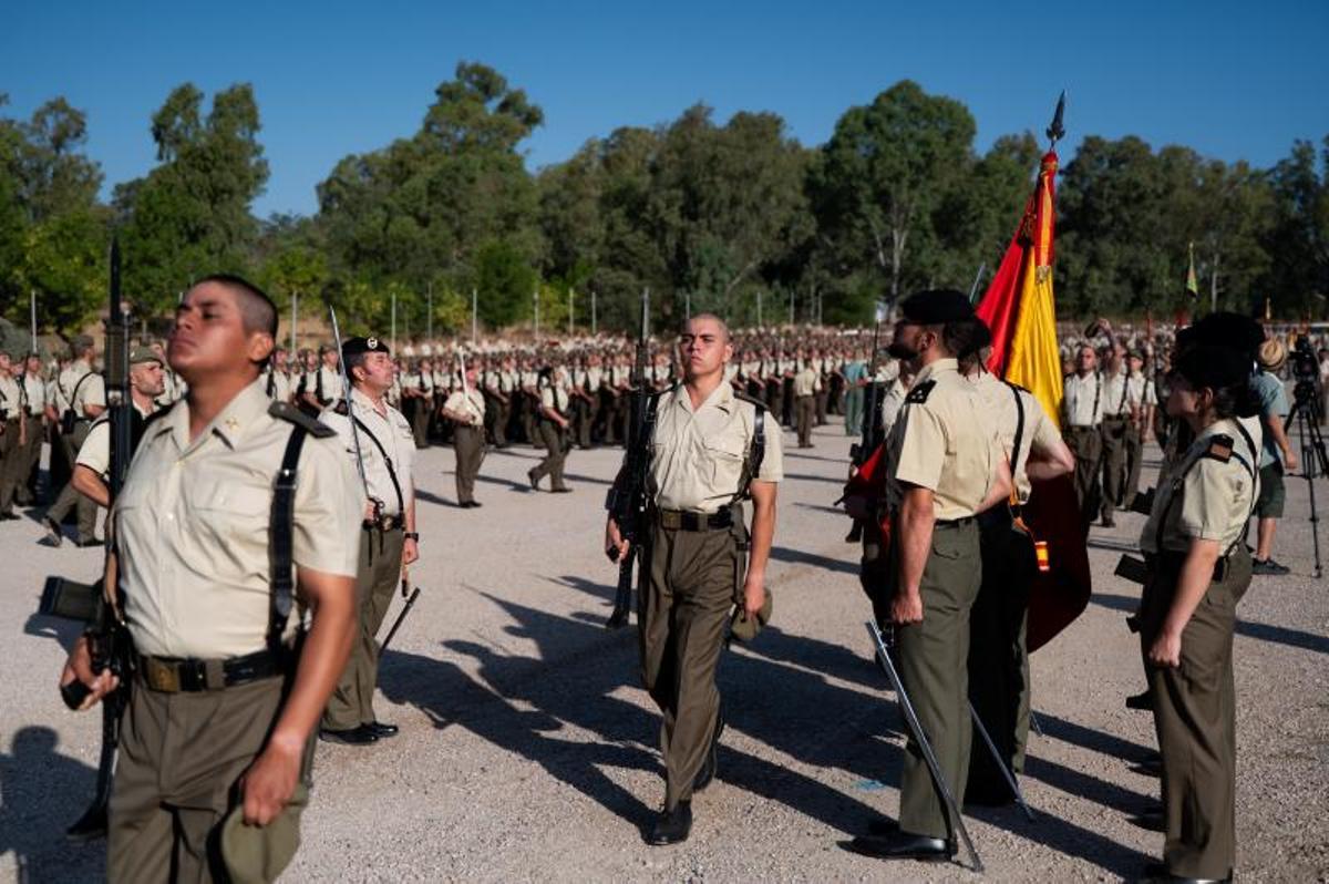 Emoción y orgullo en la jura de bandera de 1.514 alumnos del Cefot de Cáceres
