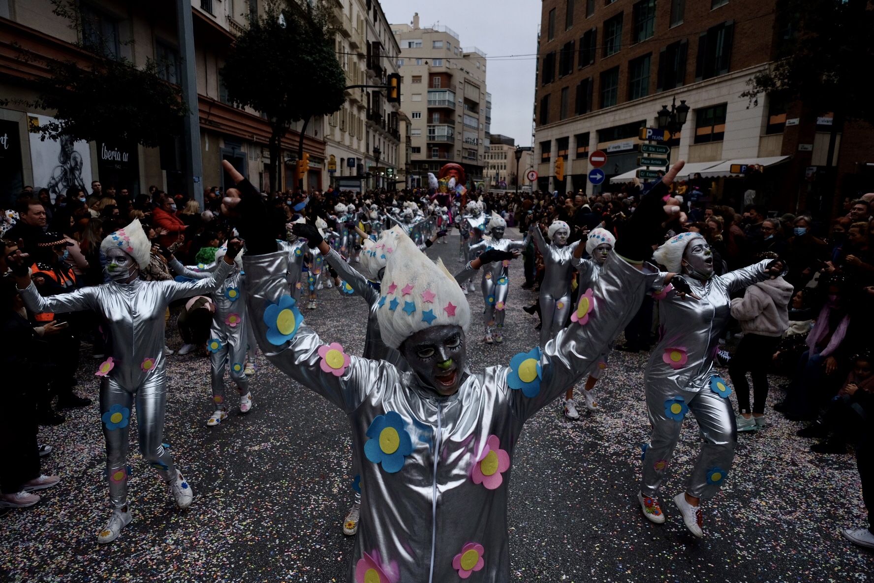 El Carnaval de Málaga toma la calle con el desfile