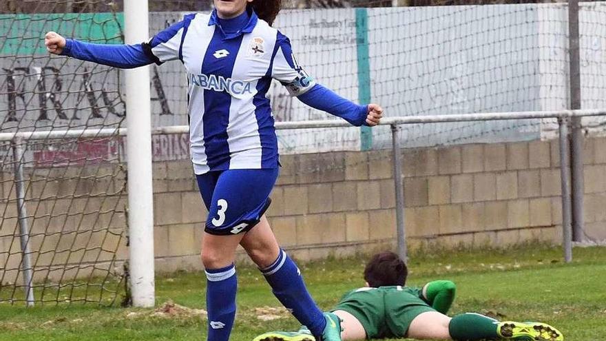 Tere Abelleira festeja uno de los goles logrados la pasada temporada con el primer equipo.