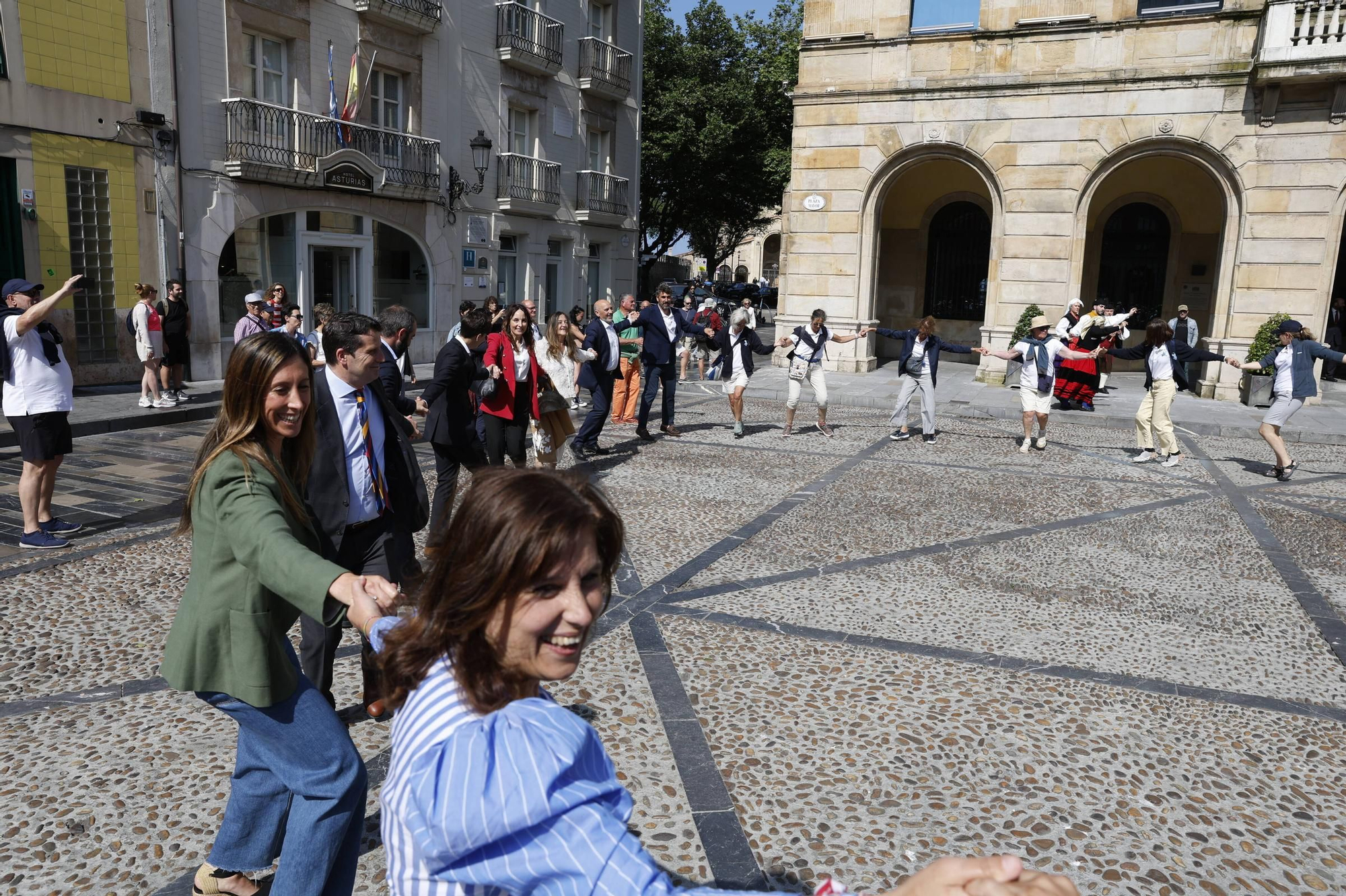 Gijón fija la colaboración entre los municipios del Camino de Santiago por mar en el norte de España (en imágenes)