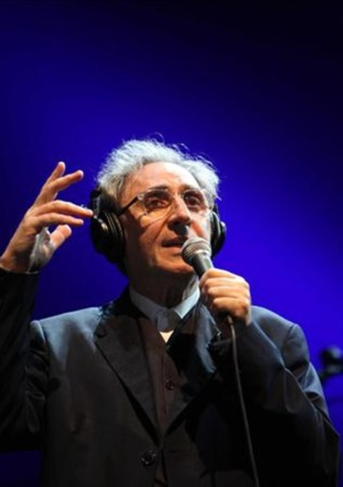 Franco Battiato, en plena actuació.