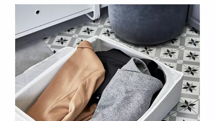Armarios Ikea | Cajas para guardar ropa que no es de temporada debajo de la cama o en el armario