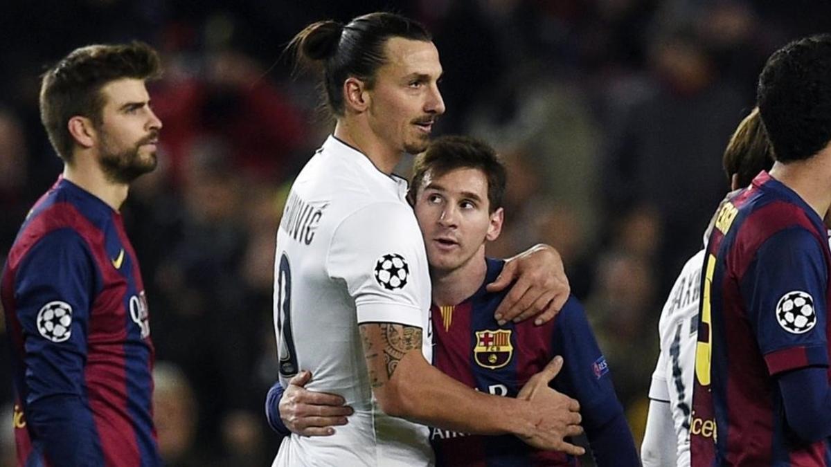Zlatan Ibrahimovic y Leso Messi se saludan en diciembre de 2014.
