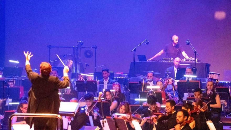 La Royal Film Concert Orchestra interpreta grandes éxitos de la música electrónica en el Auditorio de Tenerife con 'DJ Symphonic'