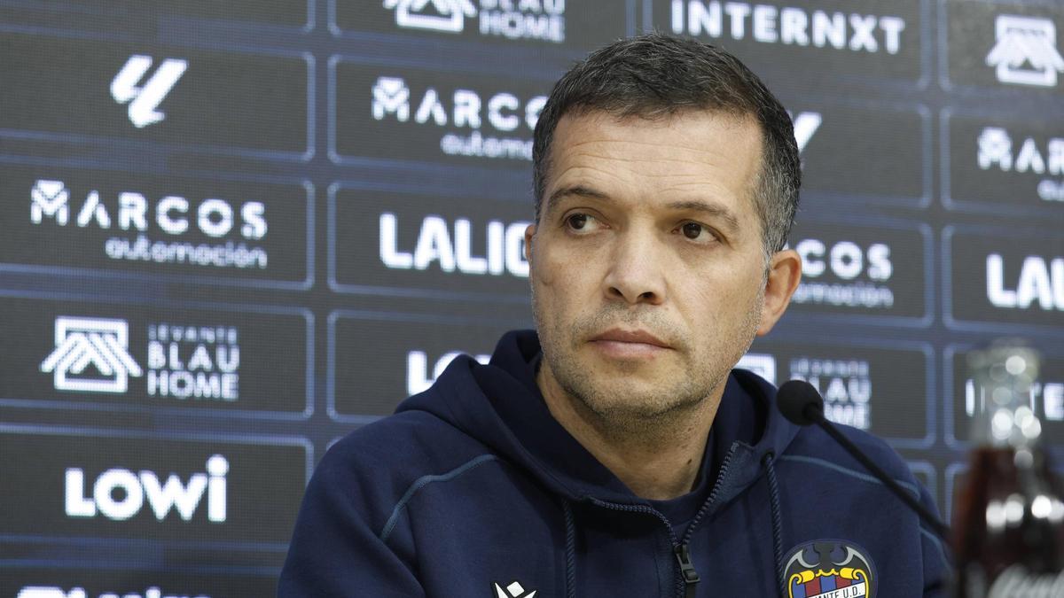 Luis Castro se estrenó con una victoria frente al Sevilla FC.