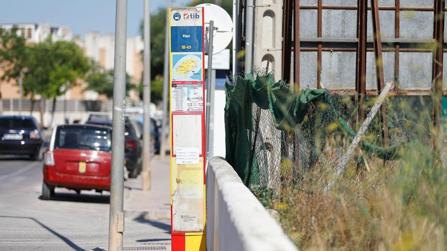 En la avenida de Sant Agustí las aceras son tan estrechas que es imposible poner marquesinas.