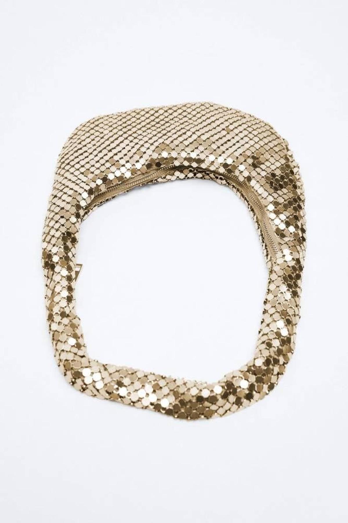 Bolso de malla metálica de Zara (precio: 19,99 euros)