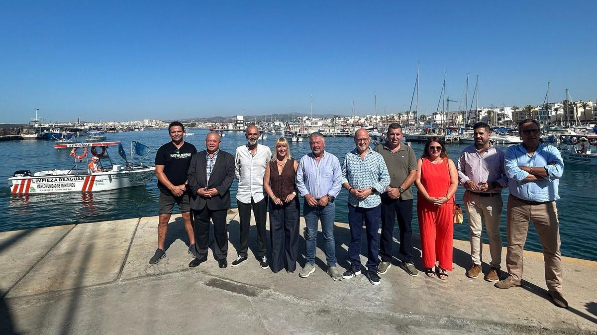 Presentación del servicio de limpieza de aguas de la Axarquía.