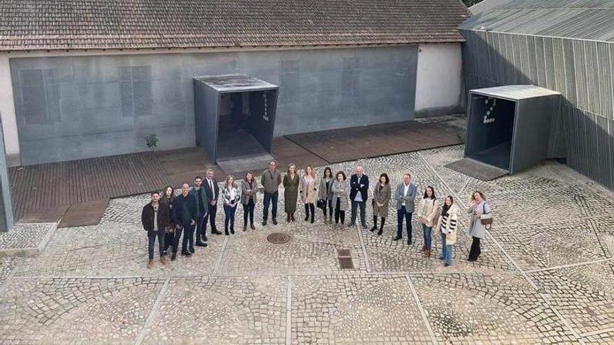 Visita a La Conservera de Ceutí por parte de la Consejería de Educación.