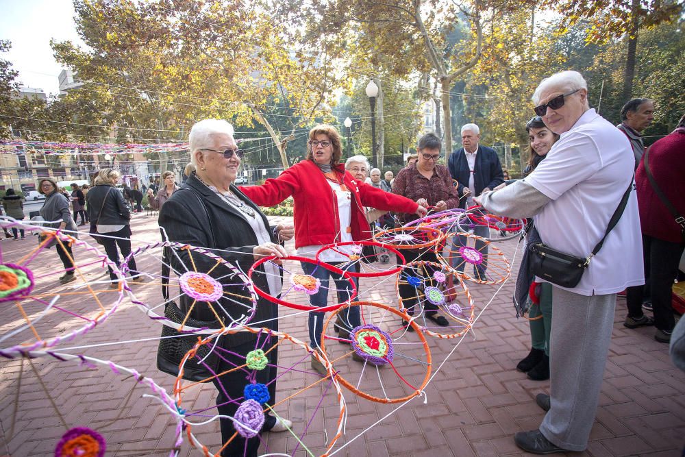 Castelló cubre el Passadís de les Arts con mandalas de lana