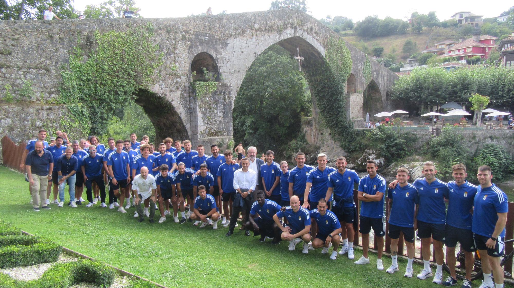 En imágenes: Así ha sido la visita del Real Oviedo a Covadonga junto a Pachuca