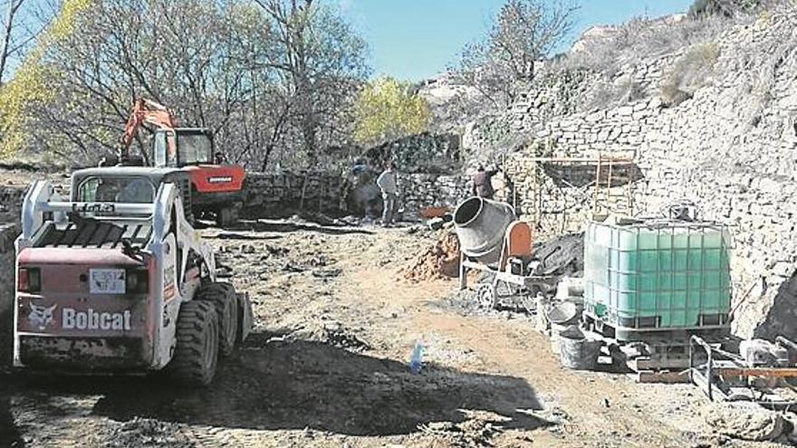 El ayuntamiento de Allepuz restaura una balsa abandonada en el barrio del Raval