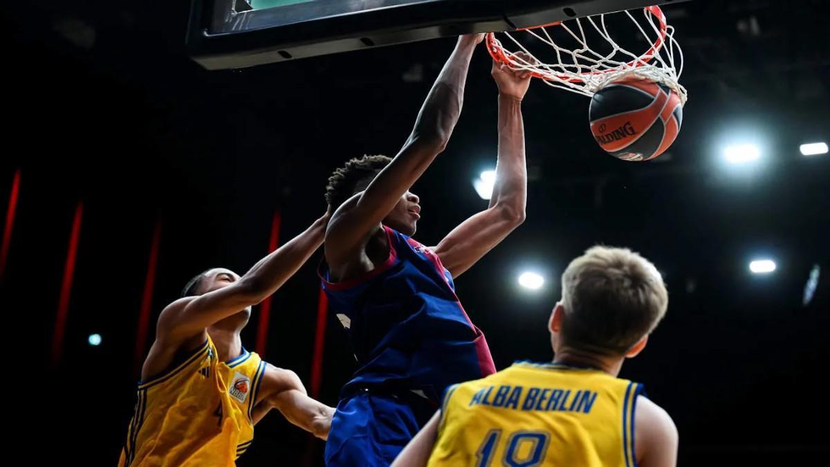 Mohamed Dabone disputa con el Barça la fase final de la Euroliga júnior