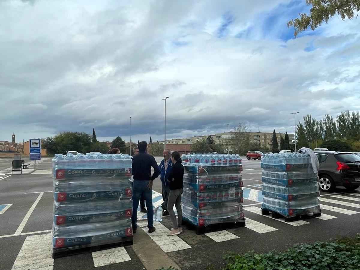 Varias de las garrafas que se han repartido estos días a los vecinos de Tarazona.