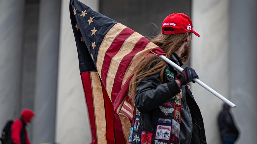 Un simpatizante del expresidente Donald Trump durante el asalto al Capitolio.