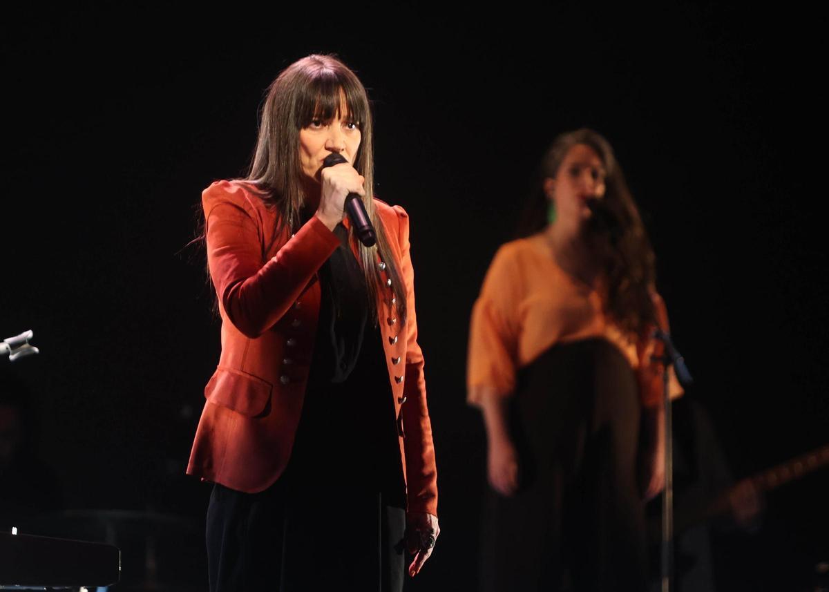 Concierto de Guadi Galego con lleno en el teatro Colón