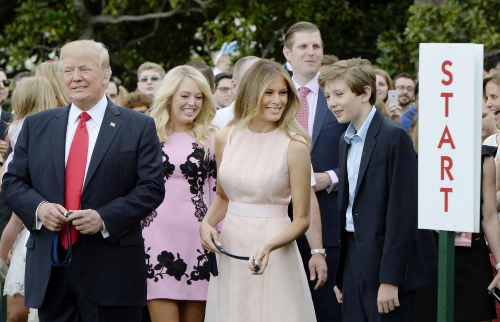 El presidente de Estados Unidos, Donald Trump, y la primera dama, Melania Trump, han participado este lunes en su primera carrera de huevos de Pascua desde que llegaron a la Casa Blanca.