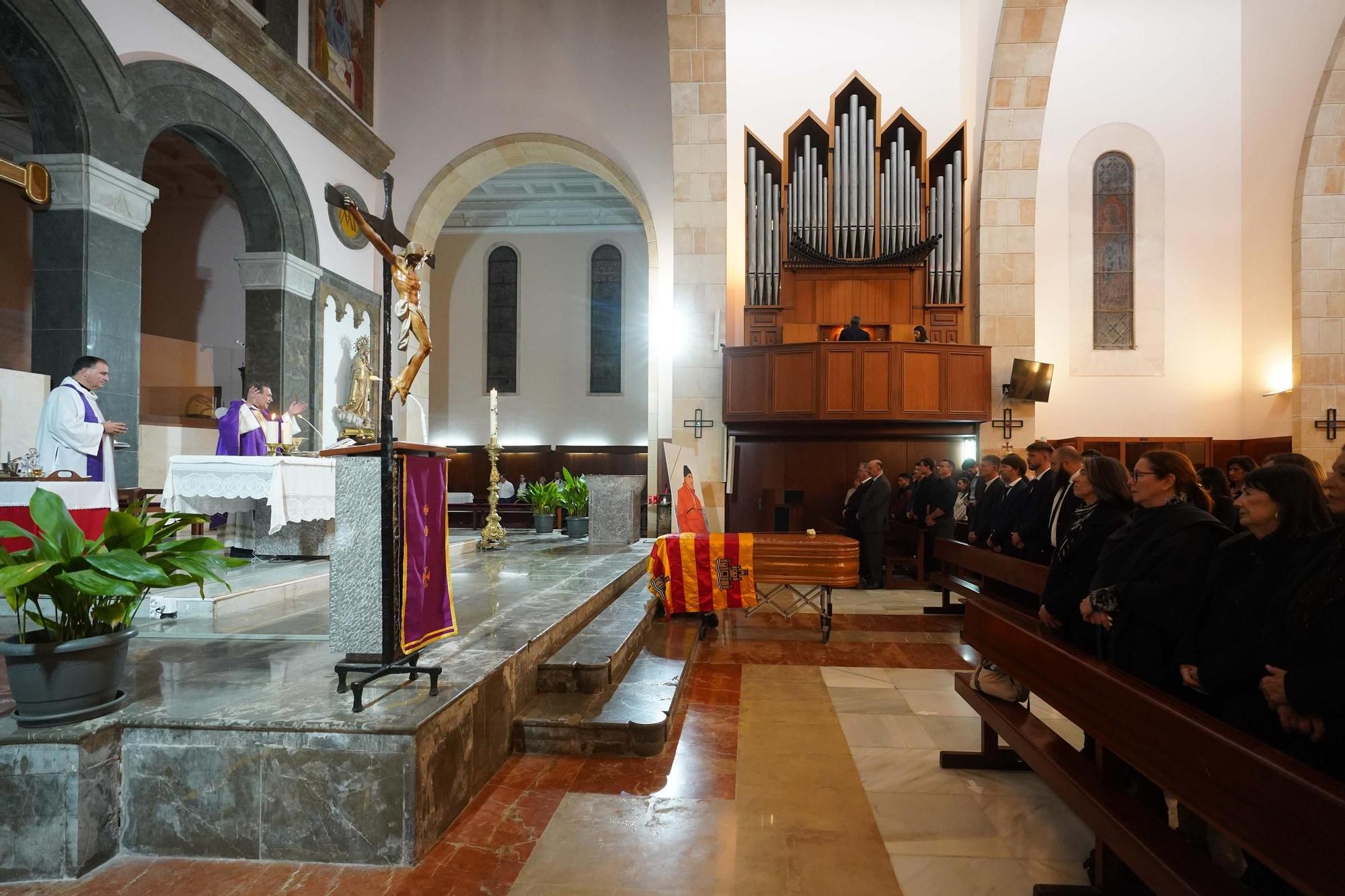 La capilla ardiente de Antonio Marí Calbet en el Consell de Ibiza