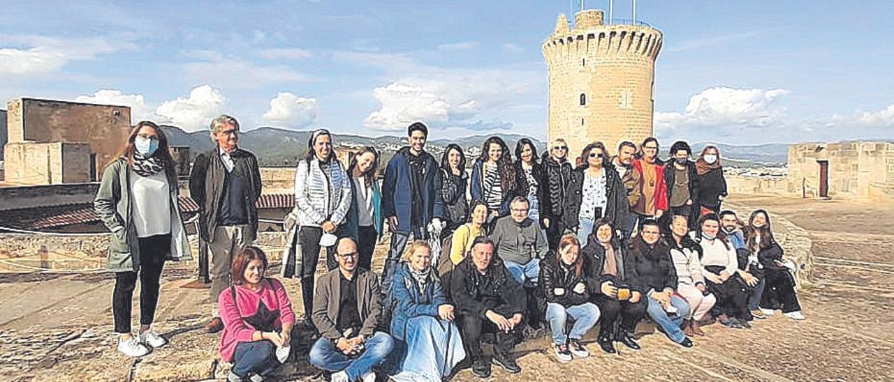 Participantes en las jornadas visitaron el castillo de Bellver.
