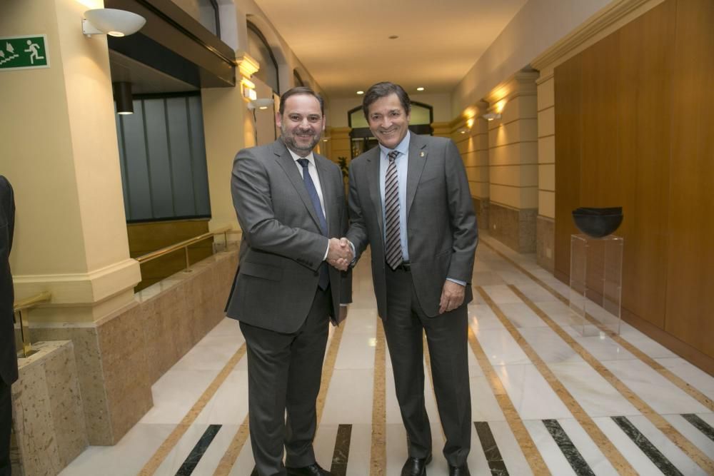 Reunión del ministro Ábalos con Javier Fernández