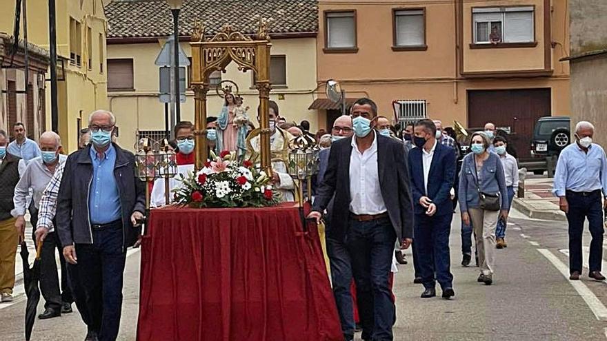 No faltó la procesión en honor a la Virgen del Rosario. | SERVICIO ESPECIAL