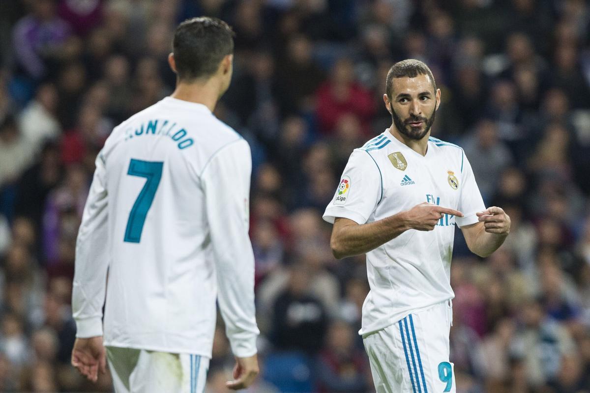 Karim Benzema, con su excompañero Cristiano Ronaldo, durante un partido con el Real Madrid